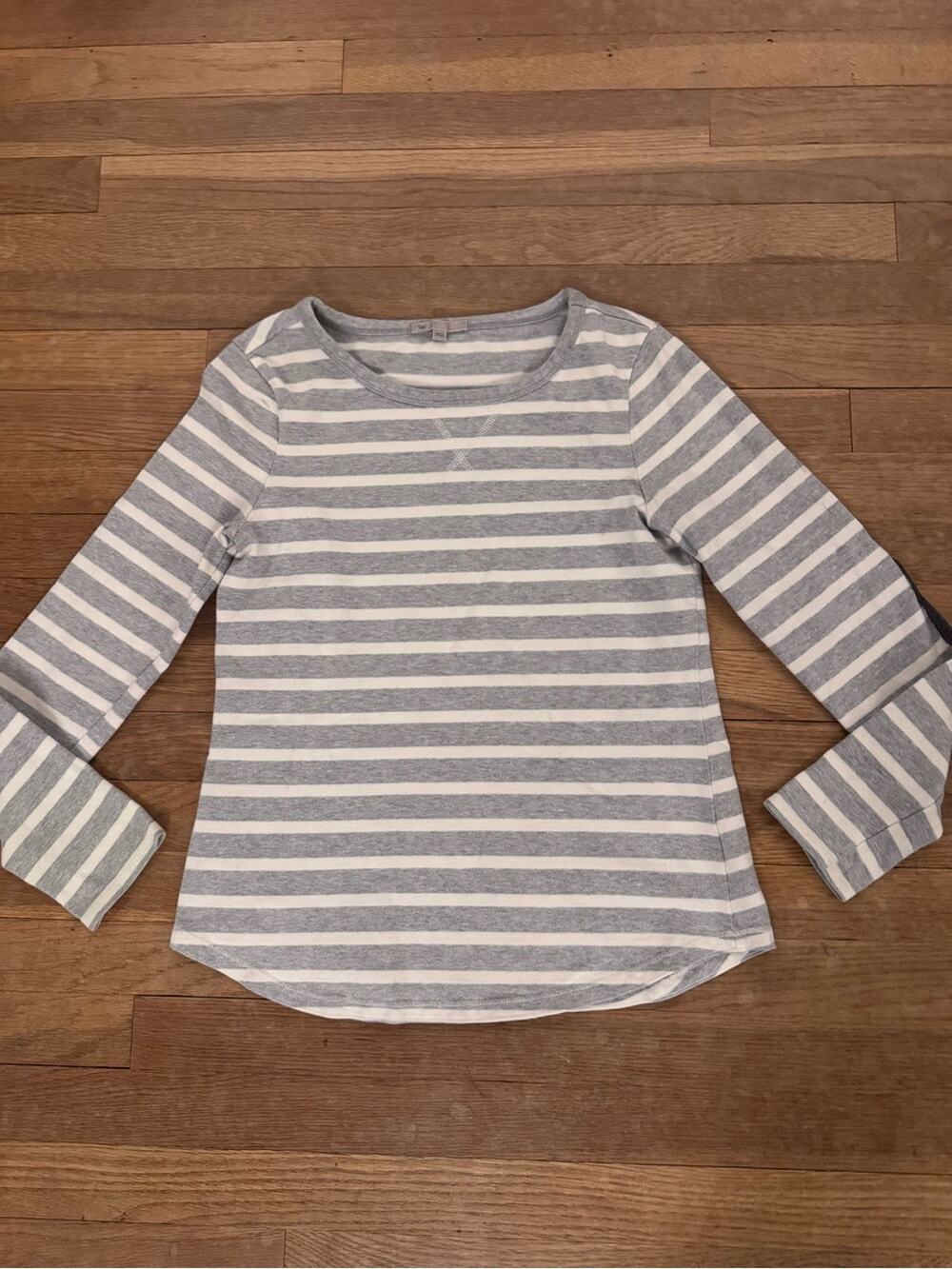 Gap Women's Gray White Striped Long Sleeve Top - Size Small
 b14